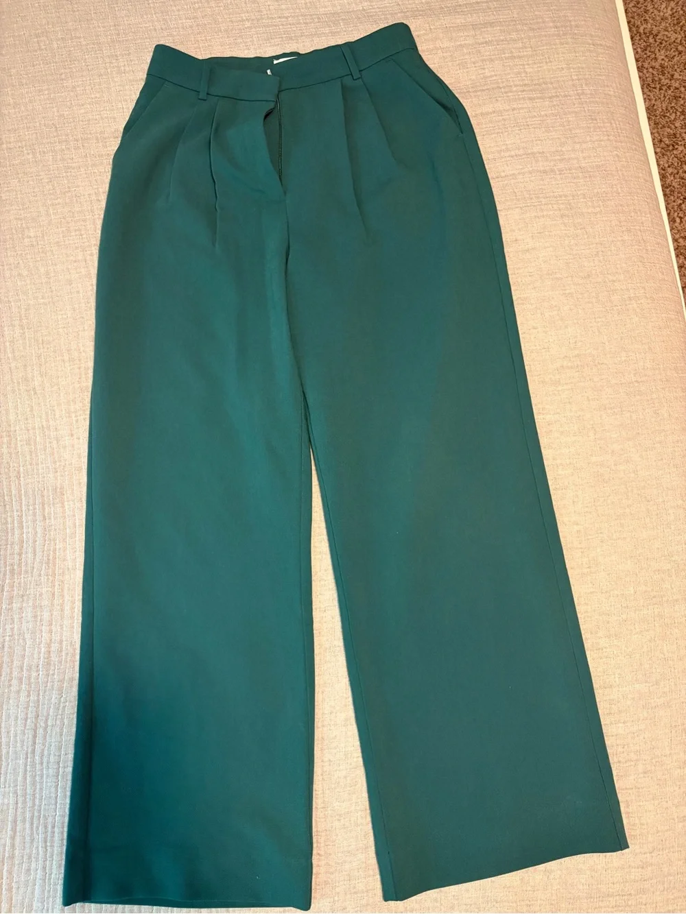Abercrombie & Fitch Wide-Leg High-Rise Sloane Trousers in Forest Green - Picture 2 of 4